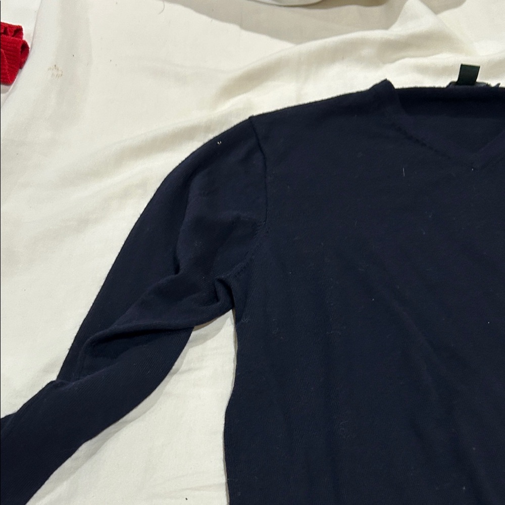 J crew Men's Navy V-Neck Sweater - Picture 3 of 5